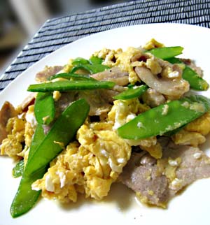 豚肉のエスニック炒め丼