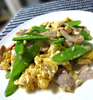 豚肉のエスニック炒め丼